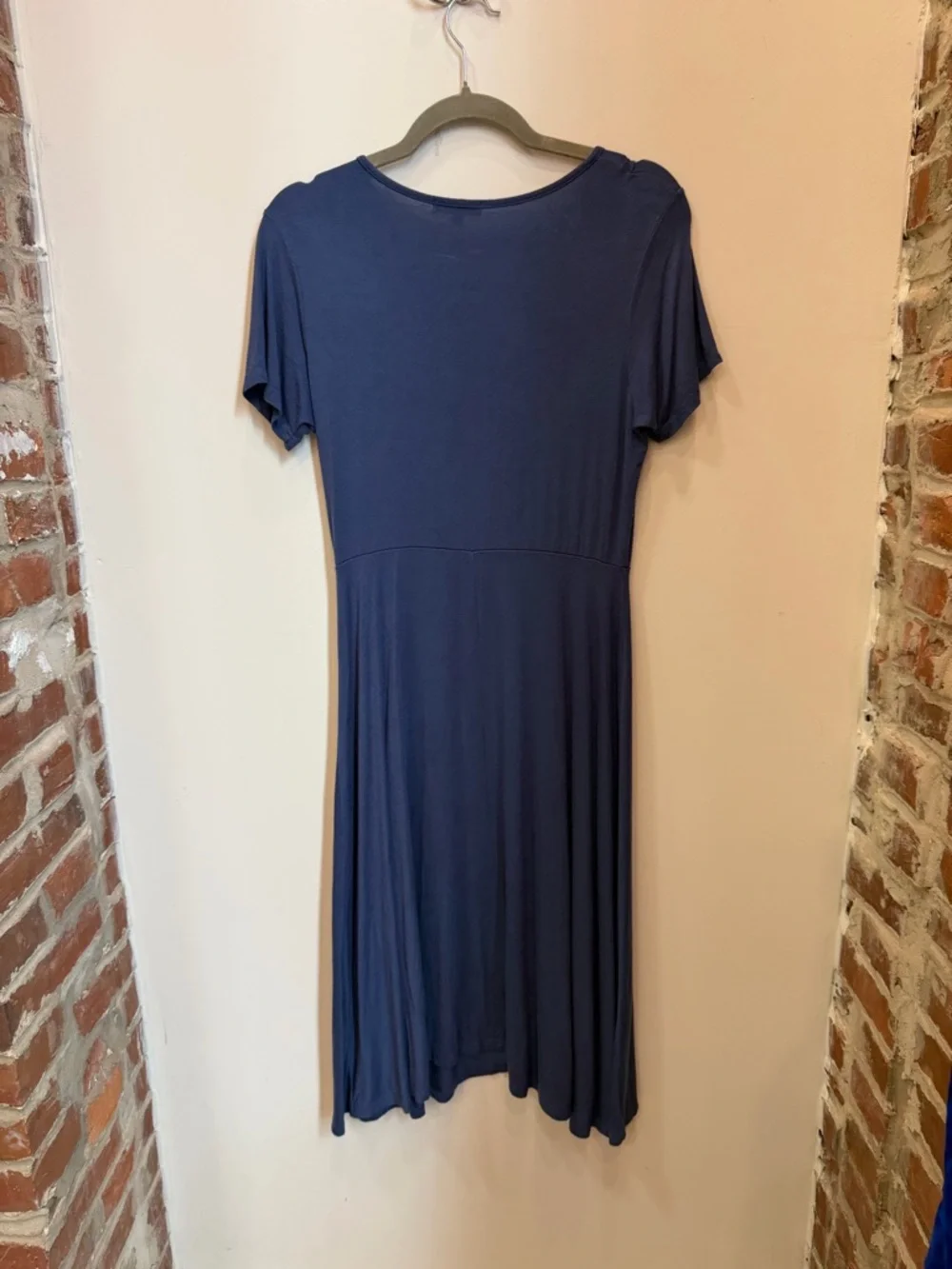Urban Coco Everyday Crewneck Midi Dress in Navy